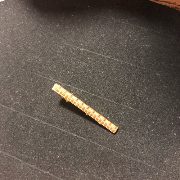 Vintage men’s square panel textured goldtone tie clip - Picture 7 of 7